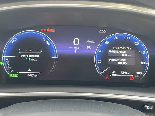 トヨタ カローラ クロス ハイブリッド Z 兵庫県 2024(令6)年 0.7万km マッシブグレー ワンオーナー/純正ディスプレイオーディオ/　Bluetooth/AM/FM/フルセグテレビ/バックカメラ/純正ビルトインETC/パワーシート（D席）/シートヒーター（D+N席）/パワーバックドア/ステアリングスイッチ/アイドリングストップ/レーダークルーズコントロール/アンチロック・ブレーキ・システム/レーンキープアシスト/前後コーナーセンサー/横滑り防止装置/衝突被害軽減システム/純正フロアマット/純正アルミホイール（R18）/パワーステアリング/パワーウィンドウ/エアバッグ（）/カーテンエアバッグ/LEDヘッドライト/オートマチックハイビーム/スマートキー/スペアキー（1本）/保証書/取扱説明書