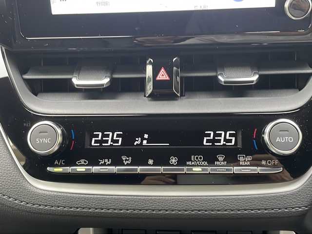 トヨタ カローラ クロス ハイブリッド Z 兵庫県 2024(令6)年 0.7万km マッシブグレー ワンオーナー/純正ディスプレイオーディオ/　Bluetooth/AM/FM/フルセグテレビ/バックカメラ/純正ビルトインETC/パワーシート（D席）/シートヒーター（D+N席）/パワーバックドア/ステアリングスイッチ/アイドリングストップ/レーダークルーズコントロール/アンチロック・ブレーキ・システム/レーンキープアシスト/前後コーナーセンサー/横滑り防止装置/衝突被害軽減システム/純正フロアマット/純正アルミホイール（R18）/パワーステアリング/パワーウィンドウ/エアバッグ（）/カーテンエアバッグ/LEDヘッドライト/オートマチックハイビーム/スマートキー/スペアキー（1本）/保証書/取扱説明書