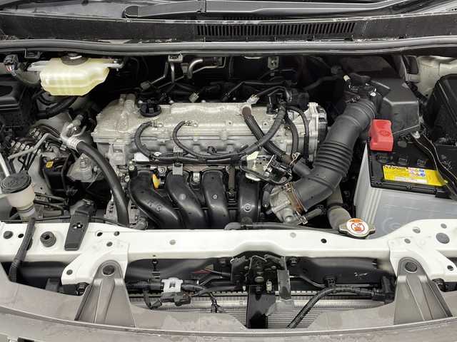 トヨタ エスクァイア Gi 長崎県 2019(令1)年 1.5万km ホワイトパールクリスタルシャイン 純正9インチナビ/（CD/DVD/フルセグ/BTA）/・ミュージックサーバー/・バックカメラ/トヨタセーフティセンス/・プリクラッシュセーフティ/・先行者発信告知/・誤発信抑制装置/・レーンディパーチャーアラート/両側パワースライド/純正12.1インチフリップダウン/黒レザーシート/コーナーセンサー/オートハイビーム/前席シートヒーター/LEDヘッドライト/純正フロアマット/純正バイザー/ETC/オートリトラミラー/ステアリングスイッチ/フォグライト