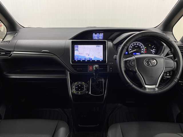 トヨタ エスクァイア Gi 長崎県 2019(令1)年 1.5万km ホワイトパールクリスタルシャイン 純正9インチナビ/（CD/DVD/フルセグ/BTA）/・ミュージックサーバー/・バックカメラ/トヨタセーフティセンス/・プリクラッシュセーフティ/・先行者発信告知/・誤発信抑制装置/・レーンディパーチャーアラート/両側パワースライド/純正12.1インチフリップダウン/黒レザーシート/コーナーセンサー/オートハイビーム/前席シートヒーター/LEDヘッドライト/純正フロアマット/純正バイザー/ETC/オートリトラミラー/ステアリングスイッチ/フォグライト