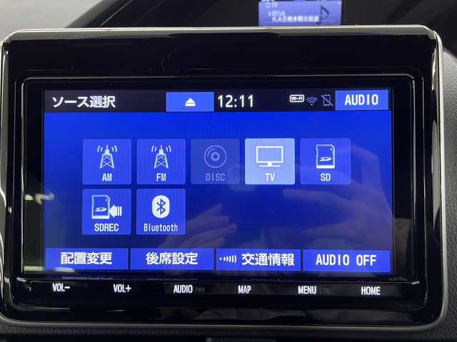 トヨタ エスクァイア Gi 長崎県 2019(令1)年 1.5万km ホワイトパールクリスタルシャイン 純正9インチナビ/（CD/DVD/フルセグ/BTA）/・ミュージックサーバー/・バックカメラ/トヨタセーフティセンス/・プリクラッシュセーフティ/・先行者発信告知/・誤発信抑制装置/・レーンディパーチャーアラート/両側パワースライド/純正12.1インチフリップダウン/黒レザーシート/コーナーセンサー/オートハイビーム/前席シートヒーター/LEDヘッドライト/純正フロアマット/純正バイザー/ETC/オートリトラミラー/ステアリングスイッチ/フォグライト