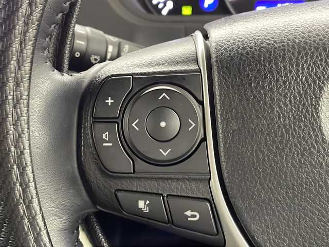 トヨタ エスクァイア Gi 長崎県 2019(令1)年 1.5万km ホワイトパールクリスタルシャイン 純正9インチナビ/（CD/DVD/フルセグ/BTA）/・ミュージックサーバー/・バックカメラ/トヨタセーフティセンス/・プリクラッシュセーフティ/・先行者発信告知/・誤発信抑制装置/・レーンディパーチャーアラート/両側パワースライド/純正12.1インチフリップダウン/黒レザーシート/コーナーセンサー/オートハイビーム/前席シートヒーター/LEDヘッドライト/純正フロアマット/純正バイザー/ETC/オートリトラミラー/ステアリングスイッチ/フォグライト