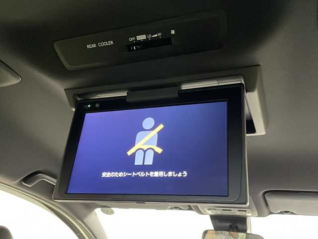 トヨタ エスクァイア Gi 長崎県 2019(令1)年 1.5万km ホワイトパールクリスタルシャイン 純正9インチナビ/（CD/DVD/フルセグ/BTA）/・ミュージックサーバー/・バックカメラ/トヨタセーフティセンス/・プリクラッシュセーフティ/・先行者発信告知/・誤発信抑制装置/・レーンディパーチャーアラート/両側パワースライド/純正12.1インチフリップダウン/黒レザーシート/コーナーセンサー/オートハイビーム/前席シートヒーター/LEDヘッドライト/純正フロアマット/純正バイザー/ETC/オートリトラミラー/ステアリングスイッチ/フォグライト