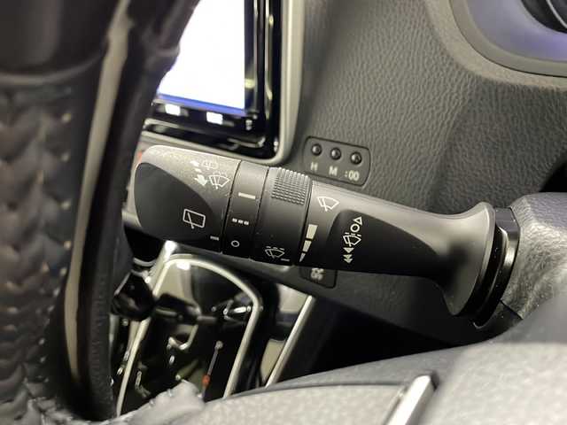 トヨタ エスクァイア Gi 長崎県 2019(令1)年 1.5万km ホワイトパールクリスタルシャイン 純正9インチナビ/（CD/DVD/フルセグ/BTA）/・ミュージックサーバー/・バックカメラ/トヨタセーフティセンス/・プリクラッシュセーフティ/・先行者発信告知/・誤発信抑制装置/・レーンディパーチャーアラート/両側パワースライド/純正12.1インチフリップダウン/黒レザーシート/コーナーセンサー/オートハイビーム/前席シートヒーター/LEDヘッドライト/純正フロアマット/純正バイザー/ETC/オートリトラミラー/ステアリングスイッチ/フォグライト