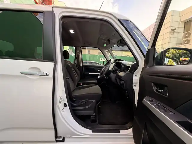 トヨタ ルーミー カスタムG－T 東京都 2022(令4)年 2万km パールホワイトⅢ ワンオーナー/禁煙車/パノラミックビュー対応ナビレディパッケージ/・パノラミックビューモニター/・ステアリングスイッチ/スマートアシスト/・衝突回避支援ブレーキ機能/・車線逸脱警報機能/・ブレーキ制御付き誤発進抑制機能/・アダプティブドライビングビーム/・アダプティブクルーズコントロール/・コーナーセンサー/・サイドビューランプ/両側パワースライドドア/LEDヘッドランプ/オートライト/スマートキー/カーテンエアバッグ/フロアマット/保証書/取扱説明書/スペアキー