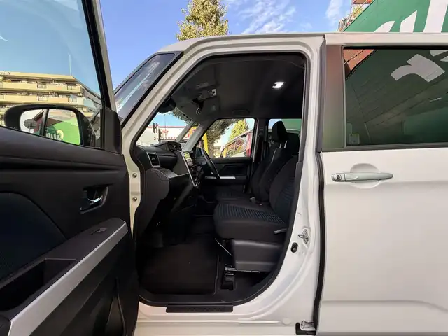 トヨタ ルーミー カスタムG－T 東京都 2022(令4)年 2万km パールホワイトⅢ ワンオーナー/禁煙車/パノラミックビュー対応ナビレディパッケージ/・パノラミックビューモニター/・ステアリングスイッチ/スマートアシスト/・衝突回避支援ブレーキ機能/・車線逸脱警報機能/・ブレーキ制御付き誤発進抑制機能/・アダプティブドライビングビーム/・アダプティブクルーズコントロール/・コーナーセンサー/・サイドビューランプ/両側パワースライドドア/LEDヘッドランプ/オートライト/スマートキー/カーテンエアバッグ/フロアマット/保証書/取扱説明書/スペアキー