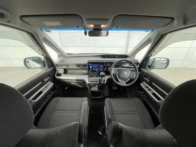 ホンダ ステップワゴン スパーダ ホンダセンシング 千葉県 2020(令2)年 6.6万km プラチナホワイトパール ホンダセンシング/・衝突軽減ブレーキ/レーンキープアシスト/・レーダークルーズコントロール/オートハイビーム/・クリアランスソナー/踏み間違い防止/・標識認識機能/先行車発進お知らせ/純正11.6インチフリップダウンモニター(VM-185EN)/純正10インチナビ(VXU-207SWi)/・フルセグ/BT/DVD/CD/HDMI/USB/カープレイ/バックカメラ/パドルシフト/ステアリングスイッチ/ETC2.0/両側パワースライドドア/LEDヘッドライト/オートライト/フォグライト/スマートキー/プッシュスタート/純正フロアマット/純正16インチAW