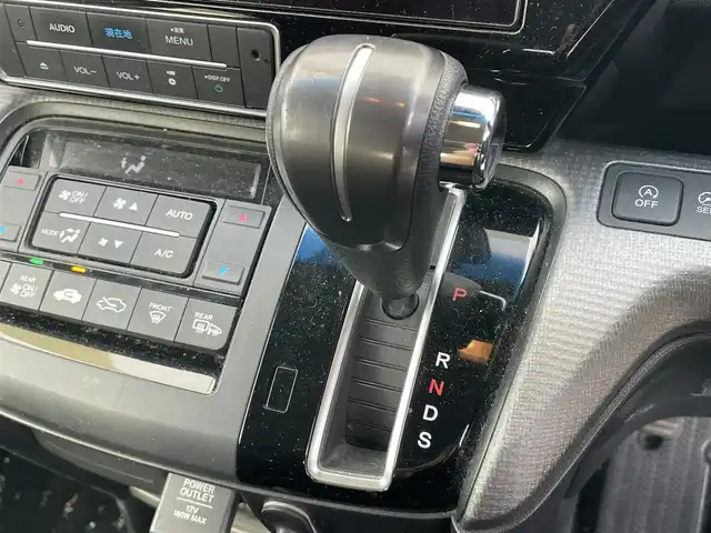 ホンダ ステップワゴン スパーダ ホンダセンシング 千葉県 2020(令2)年 6.6万km プラチナホワイトパール ホンダセンシング/・衝突軽減ブレーキ/レーンキープアシスト/・レーダークルーズコントロール/オートハイビーム/・クリアランスソナー/踏み間違い防止/・標識認識機能/先行車発進お知らせ/純正11.6インチフリップダウンモニター(VM-185EN)/純正10インチナビ(VXU-207SWi)/・フルセグ/BT/DVD/CD/HDMI/USB/カープレイ/バックカメラ/パドルシフト/ステアリングスイッチ/ETC2.0/両側パワースライドドア/LEDヘッドライト/オートライト/フォグライト/スマートキー/プッシュスタート/純正フロアマット/純正16インチAW