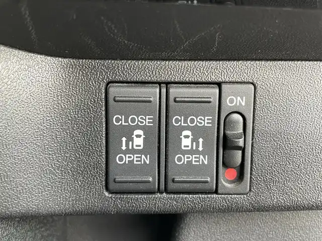 ホンダ ステップワゴン スパーダ ホンダセンシング 千葉県 2020(令2)年 6.6万km プラチナホワイトパール ホンダセンシング/・衝突軽減ブレーキ/レーンキープアシスト/・レーダークルーズコントロール/オートハイビーム/・クリアランスソナー/踏み間違い防止/・標識認識機能/先行車発進お知らせ/純正11.6インチフリップダウンモニター(VM-185EN)/純正10インチナビ(VXU-207SWi)/・フルセグ/BT/DVD/CD/HDMI/USB/カープレイ/バックカメラ/パドルシフト/ステアリングスイッチ/ETC2.0/両側パワースライドドア/LEDヘッドライト/オートライト/フォグライト/スマートキー/プッシュスタート/純正フロアマット/純正16インチAW