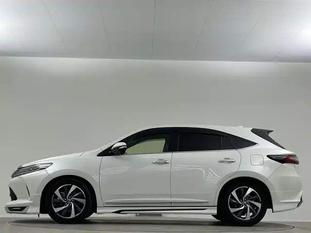トヨタ ハリアー プレミアム 埼玉県 2018(平30)年 4.2万km ホワイトパールクリスタルシャイン モデリスタエアロ　ＨＫＳマフラー　ＡＬＰＩＮＥ１０型ナビ　テイン車高調　バックカメラ　追従走行　フルセグＴＶ　電動リアゲート　ハーフレザー　ＥＴＣ　前後ドライブレコーダー　デジタルインナーミラー