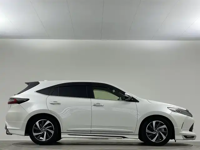 トヨタ ハリアー プレミアム 埼玉県 2018(平30)年 4.2万km ホワイトパールクリスタルシャイン モデリスタエアロ　ＨＫＳマフラー　ＡＬＰＩＮＥ１０型ナビ　テイン車高調　バックカメラ　追従走行　フルセグＴＶ　電動リアゲート　ハーフレザー　ＥＴＣ　前後ドライブレコーダー　デジタルインナーミラー