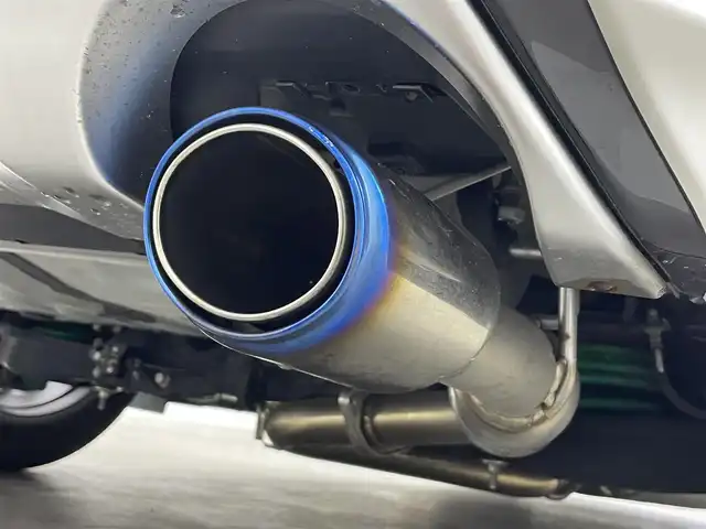 トヨタ ハリアー プレミアム 埼玉県 2018(平30)年 4.2万km ホワイトパールクリスタルシャイン モデリスタエアロ　ＨＫＳマフラー　ＡＬＰＩＮＥ１０型ナビ　テイン車高調　バックカメラ　追従走行　フルセグＴＶ　電動リアゲート　ハーフレザー　ＥＴＣ　前後ドライブレコーダー　デジタルインナーミラー