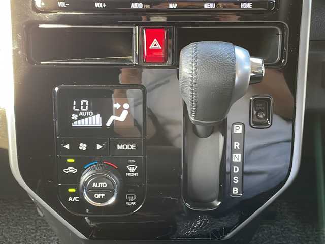 トヨタ ルーミー カスタムG 島根県 2020(令2)年 2万km ブラックマイカメタリック/ファイアークォーツレッドメタリック 純正9インチSDナビゲーション(NSZT-Y68T)/フルセグ BT SD CD DVD/全方位カメラ/サイドカメラ/レーンキープアシスト/クルーズコントロール/両側パワースライドドア/D/N席シートヒーター/オートマチックハイビーム/LEDヘッドライト/AUTOライト/フォグライト/後席サイドサンシェード/オートリトラミラー/ISOFIX/革巻きステアリング/ステアリングリモコン/純正14インチアルミホイール