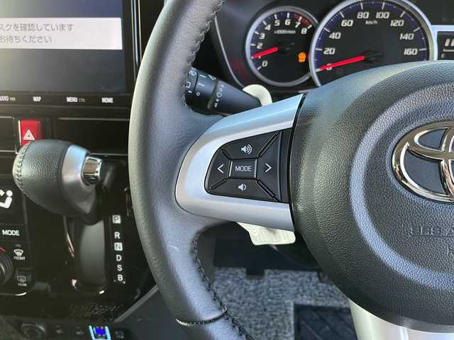 トヨタ ルーミー カスタムG 島根県 2020(令2)年 2万km ブラックマイカメタリック/ファイアークォーツレッドメタリック 純正9インチSDナビゲーション(NSZT-Y68T)/フルセグ BT SD CD DVD/全方位カメラ/サイドカメラ/レーンキープアシスト/クルーズコントロール/両側パワースライドドア/D/N席シートヒーター/オートマチックハイビーム/LEDヘッドライト/AUTOライト/フォグライト/後席サイドサンシェード/オートリトラミラー/ISOFIX/革巻きステアリング/ステアリングリモコン/純正14インチアルミホイール