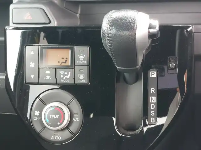 トヨタ ピクシスメガ GターボレジャーエディションSAⅢ 東京都 2018(平30)年 3.7万km ブラックマイカメタリック スマートアシストIII/・衝突回避ブレーキ/・オートマチックハイビーム/・コーナーセンサー/プッシュスタート/アイドリングストップ/純正ナビ/　・フルセグTV/　・Bluetooth接続/　・CD/DVD再生/　・USB/　・AM/FMラジオ/バックカメラ/ドライブレコーダー/リモコンエンジンスターター/両側パワースライドドア/運転席シートヒーター/純正フロアマット/LEDヘッドライト/ドアバイザー/純正15インチアルミホイール/スマートキー×２