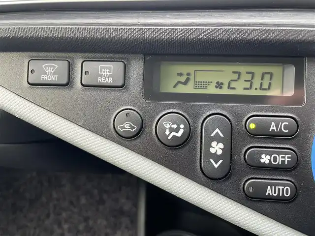 トヨタ アクア S 佐賀県 2014(平26)年 9.1万km ブラックマイカ トヨタディーラーオプションナビゲーション/【NH3T-W55】/AM FM CD DVD MD ワンセグテレビ/バックカメラ/ETC/純正フロアマット/社外15インチアルミホイール/パワーウインドウ/ECOモード/EVモード/ドアバイザー/横滑り防止装置/ABS