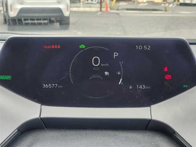 トヨタ プリウス Z 栃木県 2023(令5)年 3.7万km アティチュードブラックマイカ 〇純正12.3インチディスプレイオーディオ/〇コネクティッドナビ/〇フルセグTV/〇バックカメラ/〇パノラマモニター/〇ビルトインETC2.0/〇セーフティセンス/・レーダークルーズコントロール/・プリクラッシュセーフティ/・フロントクロストラフィックアラート/〇ブラインドスポットモニター/〇トヨタチームメイト/〇パーキングサポートブレーキ/〇LEDヘッドランプ/〇オートライト/〇純正19インチアルミ/〇合皮巻きステアリング/〇ステアリングスイッチ/〇ステアリングヒーター/〇オートエアコン/〇充電用USBタイプC/〇OPレッド加飾付合皮スポーティシート/〇シートヒーター/〇シートベンチレーション/〇メモリー付パワーシート/〇スマートエントリー/〇禁煙車