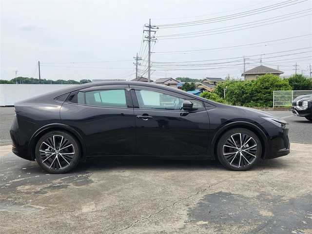 トヨタ プリウス Z 栃木県 2023(令5)年 3.7万km アティチュードブラックマイカ 〇純正12.3インチディスプレイオーディオ/〇コネクティッドナビ/〇フルセグTV/〇バックカメラ/〇パノラマモニター/〇ビルトインETC2.0/〇セーフティセンス/・レーダークルーズコントロール/・プリクラッシュセーフティ/・フロントクロストラフィックアラート/〇ブラインドスポットモニター/〇トヨタチームメイト/〇パーキングサポートブレーキ/〇LEDヘッドランプ/〇オートライト/〇純正19インチアルミ/〇合皮巻きステアリング/〇ステアリングスイッチ/〇ステアリングヒーター/〇オートエアコン/〇充電用USBタイプC/〇OPレッド加飾付合皮スポーティシート/〇シートヒーター/〇シートベンチレーション/〇メモリー付パワーシート/〇スマートエントリー/〇禁煙車
