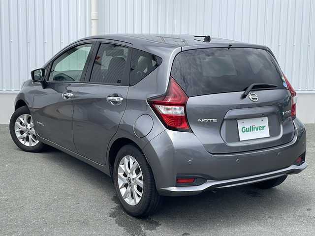 日産 ノート e－パワー X Vセレクション 三重県 2020(令2)年 4.5万km ダークメタルグレー 社外ナビ（AM/FM/BT）/全周囲モニター/デジタルインナーミラー/ビルトインETC/コーナーセンサー/オートライト/ステアリングリモコン/フロアマット/電動格納ミラー/禁煙車