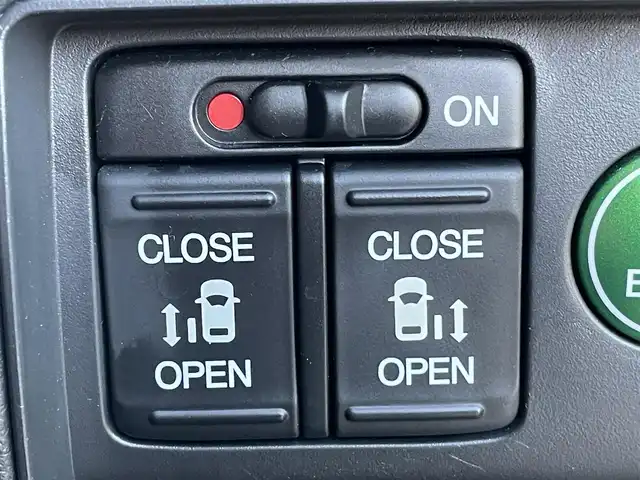 ホンダ オデッセイ ハイブリッド アブソルートセンシングEXパック 東京都 2016(平28)年 6万km プレミアムヴィーナスブラックP 純正ナビ/純正フリップダウンモニター/FM/AM/DVD/CD/マルチビューカメラシステム/フルセグTV/ETC/衝突軽減ブレーキ装置/両側電動スライドドア/ハーフレザー/レーンアシスト/LEDヘッドライト