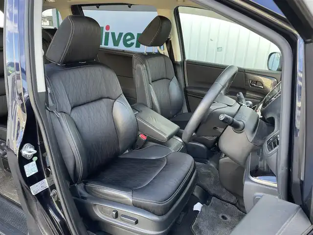 ホンダ オデッセイ ハイブリッド アブソルートセンシングEXパック 東京都 2016(平28)年 6万km プレミアムヴィーナスブラックP 純正ナビ/純正フリップダウンモニター/FM/AM/DVD/CD/マルチビューカメラシステム/フルセグTV/ETC/衝突軽減ブレーキ装置/両側電動スライドドア/ハーフレザー/レーンアシスト/LEDヘッドライト