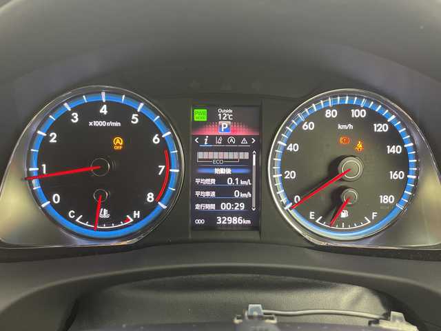 トヨタ ハリアー プレミアム 愛知県 2017(平29)年 3.3万km ホワイトパールクリスタルシャイン ワンオーナー/純正ナビ(NSZT-Y66T)/バックカメラ/フルセグTV/Bluetooth・CD・SD・AM・FM/ETCビルトイン/AC100V・100Wコンセント/純正18インチアルミホイール/上級ファブリック+合皮シート/運転席パワーシート/運転席電動ランバーサポート/純正フロアマット/パワーバックドア/クルーズコントロール/レーンディパーチャーアラート/ドライブスタートコントロール/ヒルスタートアシスト/アイドリングストップ/ISOFIX/LEDヘッドライト/オートマチックハイビーム/オートライト/フロントフォグランプ/オート格納ミラーウィンカー/革巻きステアリング/ステアリングスイッチ/純正荷室シート/ECOモード・PWRモード/DC12V/ナノイー/プッシュスタート/イモビライザー/新車保証書・取扱説明書