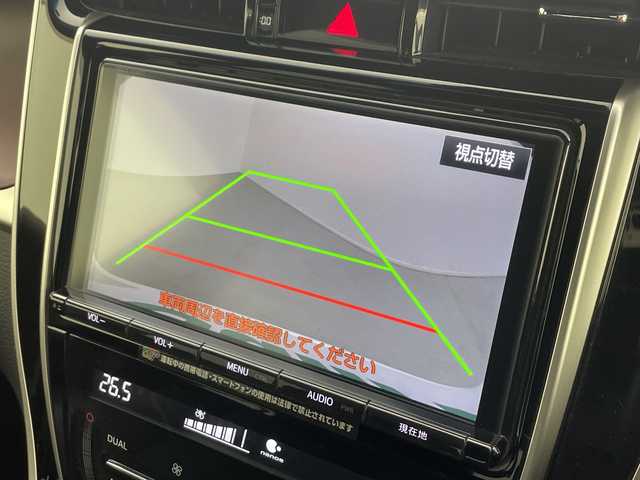 トヨタ ハリアー プレミアム 愛知県 2017(平29)年 3.3万km ホワイトパールクリスタルシャイン ワンオーナー/純正ナビ(NSZT-Y66T)/バックカメラ/フルセグTV/Bluetooth・CD・SD・AM・FM/ETCビルトイン/AC100V・100Wコンセント/純正18インチアルミホイール/上級ファブリック+合皮シート/運転席パワーシート/運転席電動ランバーサポート/純正フロアマット/パワーバックドア/クルーズコントロール/レーンディパーチャーアラート/ドライブスタートコントロール/ヒルスタートアシスト/アイドリングストップ/ISOFIX/LEDヘッドライト/オートマチックハイビーム/オートライト/フロントフォグランプ/オート格納ミラーウィンカー/革巻きステアリング/ステアリングスイッチ/純正荷室シート/ECOモード・PWRモード/DC12V/ナノイー/プッシュスタート/イモビライザー/新車保証書・取扱説明書