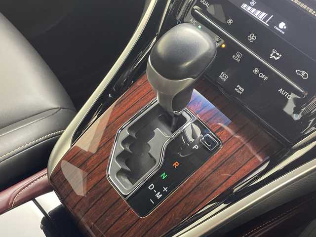 トヨタ ハリアー プレミアム 愛知県 2017(平29)年 3.3万km ホワイトパールクリスタルシャイン ワンオーナー/純正ナビ(NSZT-Y66T)/バックカメラ/フルセグTV/Bluetooth・CD・SD・AM・FM/ETCビルトイン/AC100V・100Wコンセント/純正18インチアルミホイール/上級ファブリック+合皮シート/運転席パワーシート/運転席電動ランバーサポート/純正フロアマット/パワーバックドア/クルーズコントロール/レーンディパーチャーアラート/ドライブスタートコントロール/ヒルスタートアシスト/アイドリングストップ/ISOFIX/LEDヘッドライト/オートマチックハイビーム/オートライト/フロントフォグランプ/オート格納ミラーウィンカー/革巻きステアリング/ステアリングスイッチ/純正荷室シート/ECOモード・PWRモード/DC12V/ナノイー/プッシュスタート/イモビライザー/新車保証書・取扱説明書