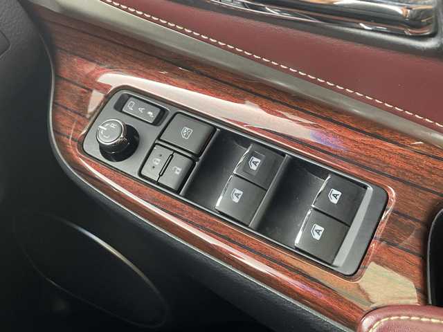 トヨタ ハリアー プレミアム 愛知県 2017(平29)年 3.3万km ホワイトパールクリスタルシャイン ワンオーナー/純正ナビ(NSZT-Y66T)/バックカメラ/フルセグTV/Bluetooth・CD・SD・AM・FM/ETCビルトイン/AC100V・100Wコンセント/純正18インチアルミホイール/上級ファブリック+合皮シート/運転席パワーシート/運転席電動ランバーサポート/純正フロアマット/パワーバックドア/クルーズコントロール/レーンディパーチャーアラート/ドライブスタートコントロール/ヒルスタートアシスト/アイドリングストップ/ISOFIX/LEDヘッドライト/オートマチックハイビーム/オートライト/フロントフォグランプ/オート格納ミラーウィンカー/革巻きステアリング/ステアリングスイッチ/純正荷室シート/ECOモード・PWRモード/DC12V/ナノイー/プッシュスタート/イモビライザー/新車保証書・取扱説明書