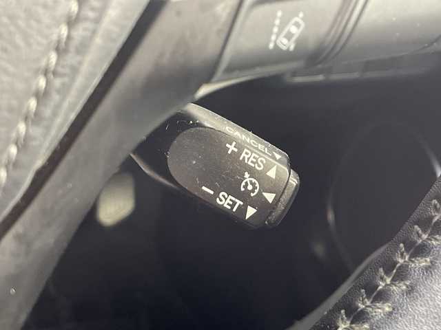 トヨタ ハリアー プレミアム 愛知県 2017(平29)年 3.3万km ホワイトパールクリスタルシャイン ワンオーナー/純正ナビ(NSZT-Y66T)/バックカメラ/フルセグTV/Bluetooth・CD・SD・AM・FM/ETCビルトイン/AC100V・100Wコンセント/純正18インチアルミホイール/上級ファブリック+合皮シート/運転席パワーシート/運転席電動ランバーサポート/純正フロアマット/パワーバックドア/クルーズコントロール/レーンディパーチャーアラート/ドライブスタートコントロール/ヒルスタートアシスト/アイドリングストップ/ISOFIX/LEDヘッドライト/オートマチックハイビーム/オートライト/フロントフォグランプ/オート格納ミラーウィンカー/革巻きステアリング/ステアリングスイッチ/純正荷室シート/ECOモード・PWRモード/DC12V/ナノイー/プッシュスタート/イモビライザー/新車保証書・取扱説明書