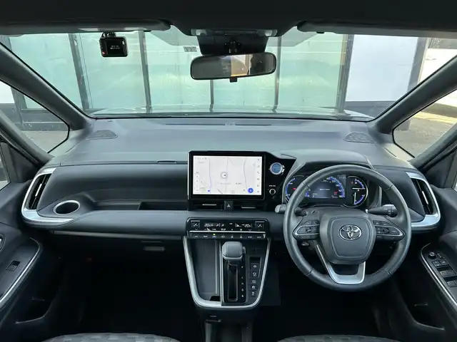 トヨタ ヴォクシー ハイブリッド S－Z 香川県 2022(令4)年 2.1万km アティチュードブラックマイカ モデリスタエアロ/純正１０．５型ＴＶ、ナビ付ＤＡ/バックカメラ/純正１４型EL有機後席モニター/トヨタセーフティセンス/・プリクラッシュセーフティ (PCS)/・レーントレーシングアシスト (LTA)/・レーダークルーズコントロール (ACC)/・オートマチックハイビーム (AHB)/・プロアクティブドライビングアシスト (PDA)/・発進遅れ告知機能/前後ドライブレコーダー/ビルトインＥＴＣ２．０/ハーフレザーシート/シートヒーター/スマートキー/スペアキー/純正17インチAW/純正フロアマット