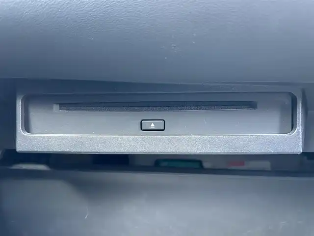 トヨタ ヴォクシー ハイブリッド S－Z 香川県 2022(令4)年 2.1万km アティチュードブラックマイカ モデリスタエアロ/純正１０．５型ＴＶ、ナビ付ＤＡ/バックカメラ/純正１４型EL有機後席モニター/トヨタセーフティセンス/・プリクラッシュセーフティ (PCS)/・レーントレーシングアシスト (LTA)/・レーダークルーズコントロール (ACC)/・オートマチックハイビーム (AHB)/・プロアクティブドライビングアシスト (PDA)/・発進遅れ告知機能/前後ドライブレコーダー/ビルトインＥＴＣ２．０/ハーフレザーシート/シートヒーター/スマートキー/スペアキー/純正17インチAW/純正フロアマット