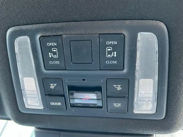 トヨタ ヴォクシー ハイブリッド S－Z 香川県 2022(令4)年 2.1万km アティチュードブラックマイカ モデリスタエアロ/純正１０．５型ＴＶ、ナビ付ＤＡ/バックカメラ/純正１４型EL有機後席モニター/トヨタセーフティセンス/・プリクラッシュセーフティ (PCS)/・レーントレーシングアシスト (LTA)/・レーダークルーズコントロール (ACC)/・オートマチックハイビーム (AHB)/・プロアクティブドライビングアシスト (PDA)/・発進遅れ告知機能/前後ドライブレコーダー/ビルトインＥＴＣ２．０/ハーフレザーシート/シートヒーター/スマートキー/スペアキー/純正17インチAW/純正フロアマット