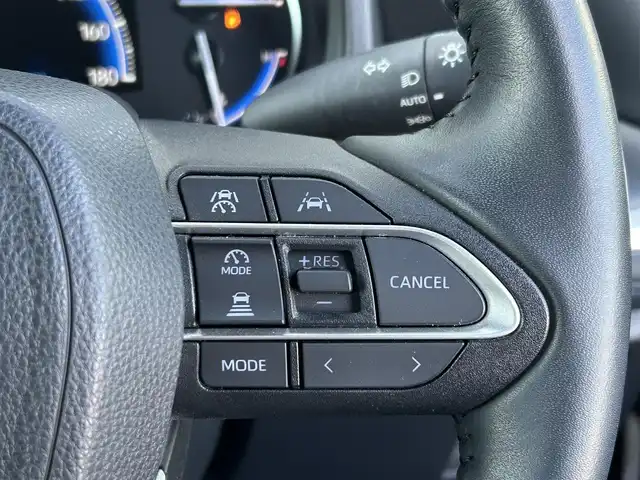 トヨタ ヴォクシー ハイブリッド S－Z 香川県 2022(令4)年 2.1万km アティチュードブラックマイカ モデリスタエアロ/純正１０．５型ＴＶ、ナビ付ＤＡ/バックカメラ/純正１４型EL有機後席モニター/トヨタセーフティセンス/・プリクラッシュセーフティ (PCS)/・レーントレーシングアシスト (LTA)/・レーダークルーズコントロール (ACC)/・オートマチックハイビーム (AHB)/・プロアクティブドライビングアシスト (PDA)/・発進遅れ告知機能/前後ドライブレコーダー/ビルトインＥＴＣ２．０/ハーフレザーシート/シートヒーター/スマートキー/スペアキー/純正17インチAW/純正フロアマット