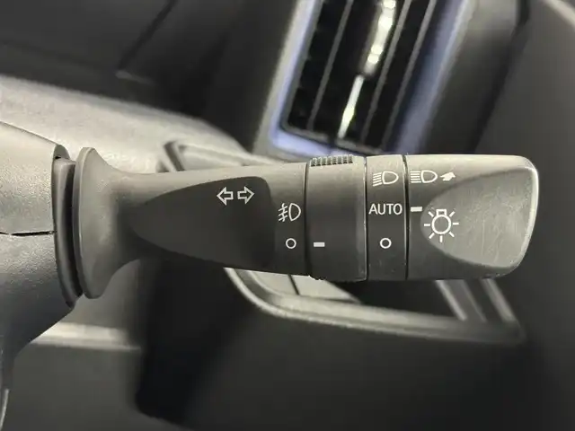 ダイハツ タント カスタム RS 三重県 2022(令4)年 5.2万km ブラックマイカメタリック ガソリン・ターボ/FF/インパネCVT/純正 9インチナビ NMZN-Y72DS/（FM/AM/CD/DVD/Bluetooth/HDMI/iPod/USB/SD/MEMORY MUSIC/TV）/バックカメラ/両側パワースライドドア/ドライブレコーダー 前後/ETC/スマートアシスト3/・衝突回避支援ブレーキ機能（対車両・対歩行者）/・衝突警報機能（対車両・対歩行者）/・ブレーキ制御付誤発進抑制機能（前方・後方）/・レーダークルコン/・レーンキープコントロール（LKC）/・車線逸脱抑制制御機能/・車線逸脱警報機能/・コーナーセンサー（フロント2個／リヤ2個）/・標識認識機能（進入禁止）/装備/・ハーフレザーシート/・シートヒーター（D/N）/・オートエアコン/・オートライト/・オートハイビーム/・LED ヘッドランプ＋サイドビューランプ＋フロントフォグランプ/・運転席ロングスライド機能/・ステアリングスイッチ/・充電用USBジャック（タイプA・運転席側）/・プッシュスタート/・純正15inAW/・スマートキーx2/・保/取/ナビ取/など