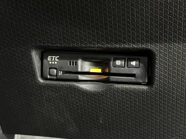 ダイハツ タント カスタム RS 三重県 2022(令4)年 5.2万km ブラックマイカメタリック ガソリン・ターボ/FF/インパネCVT/純正 9インチナビ NMZN-Y72DS/（FM/AM/CD/DVD/Bluetooth/HDMI/iPod/USB/SD/MEMORY MUSIC/TV）/バックカメラ/両側パワースライドドア/ドライブレコーダー 前後/ETC/スマートアシスト3/・衝突回避支援ブレーキ機能（対車両・対歩行者）/・衝突警報機能（対車両・対歩行者）/・ブレーキ制御付誤発進抑制機能（前方・後方）/・レーダークルコン/・レーンキープコントロール（LKC）/・車線逸脱抑制制御機能/・車線逸脱警報機能/・コーナーセンサー（フロント2個／リヤ2個）/・標識認識機能（進入禁止）/装備/・ハーフレザーシート/・シートヒーター（D/N）/・オートエアコン/・オートライト/・オートハイビーム/・LED ヘッドランプ＋サイドビューランプ＋フロントフォグランプ/・運転席ロングスライド機能/・ステアリングスイッチ/・充電用USBジャック（タイプA・運転席側）/・プッシュスタート/・純正15inAW/・スマートキーx2/・保/取/ナビ取/など