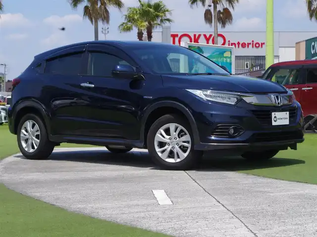 ホンダ ヴェゼル ハイブリッド X ホンダセンシング 千葉県 2020(令2)年 2.6万km ミッドナイトブルービームM ホンダセンシング/・衝突軽減ブレーキ（CMBS）/・車線維持支援システム（LKAS）/・アダプティブクルーズコントロール（ACC）/・後方誤発進抑制機能/・誤発進抑制機能/純正SDナビ/地デジTV/【DVD/CD再生機能　Bluetooth接続】/バックカメラ/ドライブレコーダー（前後撮影）/革巻きステアリング/ステアリングスイッチ/パドルシフト/ETC/LEDヘッドライト/フォグライト/ウインカーミラー/純正16インチアルミホイル/サイド/カーテンエアバッグ/Honda スマートキー