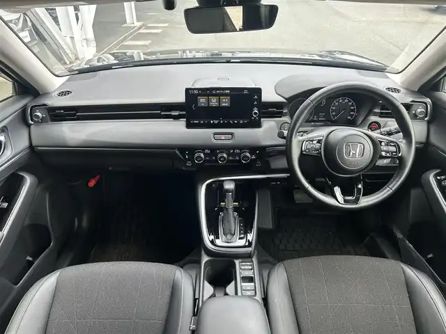 ホンダ ヴェゼル ハイブリッド e:HEV Z 静岡県 2022(令4)年 3.8万km クリスタルブラックパール 禁煙車/純正メモリナビ/AM/FM/USB/BT/前後ドライブレコーダー/ハーフレザーシート/革巻きステアリング/ステアリングスイッチ/前席シートヒーター/ステアリングヒーター/電動リアゲート/ビルトインETC/ホンダセンシング/路外逸脱抑制/レーンキープアシスト/ブラインドスポットインフォメーション/踏み間違い衝突軽減/CMBS/ACC/パーキングセンサー/ヒルディセントコントロール/電動パーキング/ブレーキホールド/LEDオートライト/フロントフォグ/オートハイビーム/純正フロアマット/純正ドアバイザー/保証書取扱説明書スペアキー