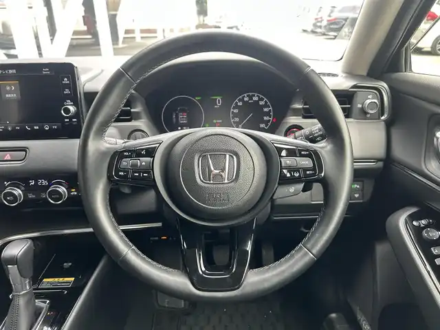 ホンダ ヴェゼル ハイブリッド e:HEV Z 静岡県 2022(令4)年 3.8万km クリスタルブラックパール 禁煙車/純正メモリナビ/AM/FM/USB/BT/前後ドライブレコーダー/ハーフレザーシート/革巻きステアリング/ステアリングスイッチ/前席シートヒーター/ステアリングヒーター/電動リアゲート/ビルトインETC/ホンダセンシング/路外逸脱抑制/レーンキープアシスト/ブラインドスポットインフォメーション/踏み間違い衝突軽減/CMBS/ACC/パーキングセンサー/ヒルディセントコントロール/電動パーキング/ブレーキホールド/LEDオートライト/フロントフォグ/オートハイビーム/純正フロアマット/純正ドアバイザー/保証書取扱説明書スペアキー