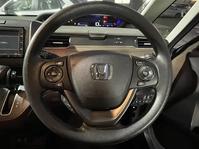 ホンダ フリード G ホンダセンシング 滋賀県 2020(令2)年 5.2万km プラチナホワイトパール 純正ナビ/（CD/BT/USB/SD）/ホンダセンシング/・衝突軽減ブレーキ/・路外逸脱抑制機能/・アダプティブクルーズコントロール/バックカメラ/ビルトインETC/前席シートヒーター/両側パワースライドドア/パーキングセンサー/ステアリングスイッチ/LEDヘッドライト/純正フロアマット