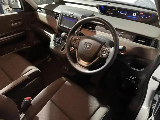 ホンダ フリード G ホンダセンシング 滋賀県 2020(令2)年 5.2万km プラチナホワイトパール 純正ナビ/（CD/BT/USB/SD）/ホンダセンシング/・衝突軽減ブレーキ/・路外逸脱抑制機能/・アダプティブクルーズコントロール/バックカメラ/ビルトインETC/前席シートヒーター/両側パワースライドドア/パーキングセンサー/ステアリングスイッチ/LEDヘッドライト/純正フロアマット