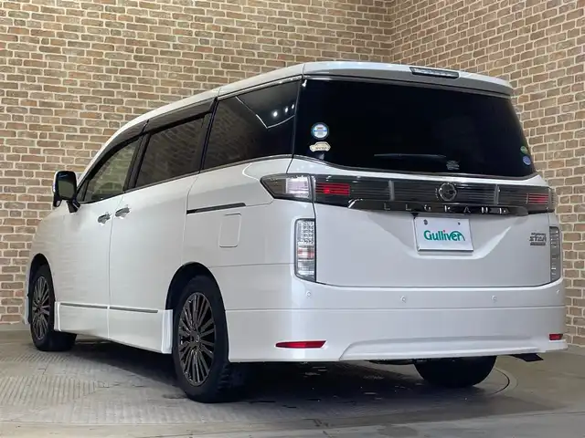 日産 エルグランド 250HWS Sジェットブラック アーバンクロム 岩手県 2020(令2)年 4.9万km ブリリアントホワイトパール ４WD/後席用モニター/タンレザーシート/両側パワースライドドア/パワーバックドア/インテリジェントクルーズコントロール/エマージェンシーブレーキ/レーンアシスト/横滑り防止装置/ハイビームアシスト/インテリジェントルームミラー/MTモード付きAT/パワーシート/シートヒーター/オットマン/純正ナビ/（CD/DVD/Blu-rayDisc/フルセグ/SD/USB/Bluetooth）/バックカメラ/ETC/ドライブレコーダー/LEDヘッドライト/純正18インチアルミホイール