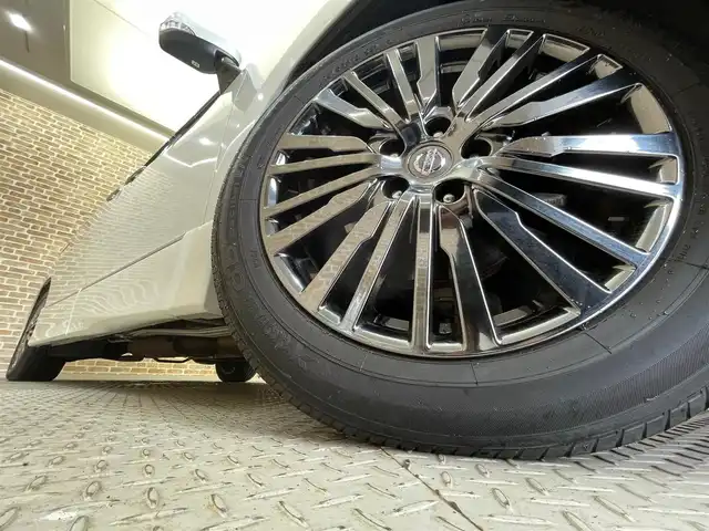 日産 エルグランド 250HWS Sジェットブラック アーバンクロム 岩手県 2020(令2)年 4.9万km ブリリアントホワイトパール ４WD/後席用モニター/タンレザーシート/両側パワースライドドア/パワーバックドア/インテリジェントクルーズコントロール/エマージェンシーブレーキ/レーンアシスト/横滑り防止装置/ハイビームアシスト/インテリジェントルームミラー/MTモード付きAT/パワーシート/シートヒーター/オットマン/純正ナビ/（CD/DVD/Blu-rayDisc/フルセグ/SD/USB/Bluetooth）/バックカメラ/ETC/ドライブレコーダー/LEDヘッドライト/純正18インチアルミホイール