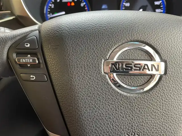 日産 エルグランド 250HWS Sジェットブラック アーバンクロム 岩手県 2020(令2)年 4.9万km ブリリアントホワイトパール ４WD/後席用モニター/タンレザーシート/両側パワースライドドア/パワーバックドア/インテリジェントクルーズコントロール/エマージェンシーブレーキ/レーンアシスト/横滑り防止装置/ハイビームアシスト/インテリジェントルームミラー/MTモード付きAT/パワーシート/シートヒーター/オットマン/純正ナビ/（CD/DVD/Blu-rayDisc/フルセグ/SD/USB/Bluetooth）/バックカメラ/ETC/ドライブレコーダー/LEDヘッドライト/純正18インチアルミホイール