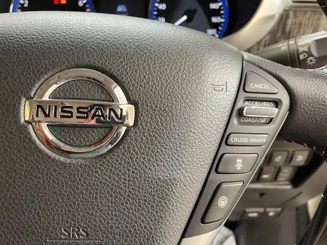 日産 エルグランド 250HWS Sジェットブラック アーバンクロム 岩手県 2020(令2)年 4.9万km ブリリアントホワイトパール ４WD/後席用モニター/タンレザーシート/両側パワースライドドア/パワーバックドア/インテリジェントクルーズコントロール/エマージェンシーブレーキ/レーンアシスト/横滑り防止装置/ハイビームアシスト/インテリジェントルームミラー/MTモード付きAT/パワーシート/シートヒーター/オットマン/純正ナビ/（CD/DVD/Blu-rayDisc/フルセグ/SD/USB/Bluetooth）/バックカメラ/ETC/ドライブレコーダー/LEDヘッドライト/純正18インチアルミホイール