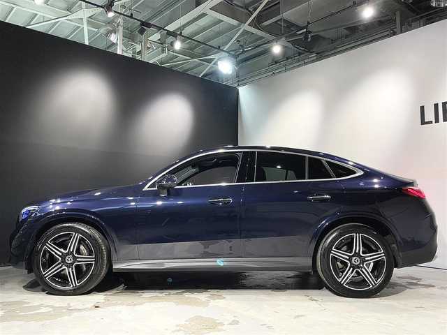 メルセデス・ベンツ Ｍ・ベンツ ＧＬＣ２２０ d 4マチック クーペ 道央・札幌 2023(令5)年 2.4万km 青 AMGラインパッケージ/・レザーARTICO/DINAMICAシート/・AIR BODY CONTROLサスペンション/・アダプティブハイビームアシストプラス/・マルチビームLEDヘッドライト/・AMGラインエクステリア/・AMGラインインテリア/・ブラックアッシュウッドインテリアトリム/・本革巻スポーツステアリング/・19インチAMG5ツインスポークAW/レーダーセーフティパッケージ/・アクティブディスタンスアシストディストロニック/・アクティブステアリングアシスト/・PRE-SAFE/アクティブパーキングアシスト/トラフィックサインアシスト/360°カメラシステム/アンビエントライト/メモリー付パワーシート(D/N)/電動ランバーサポート(D/N)/シートヒーター(全席)/ヘッドアップディスプレイ/EASY-PACK自動開閉テールゲート/フットトランクオープナー/デジタルコックピットディスプレイ/10.25インチメディアディスプレイ/フルセグTVチューナー/AppleCarPlay/AndroidAuto/Burmesterサラウンド/ワイヤレスチャージング/純正ドライブレコーダー