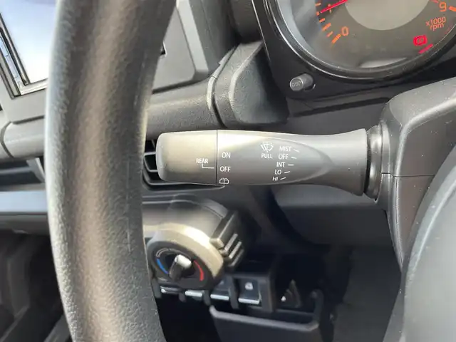スズキ ジムニー XG 福岡県 2023(令5)年 0.7万km シルキーシルバーメタリック ワンオーナー/ALPINEデジタルインナーミラー/社外ディスプレイオーディオ/（FH-8500DVS)/BT接続/USB接続/CD再生/バックカメラ/アイドリングストップ/社外フロアマット