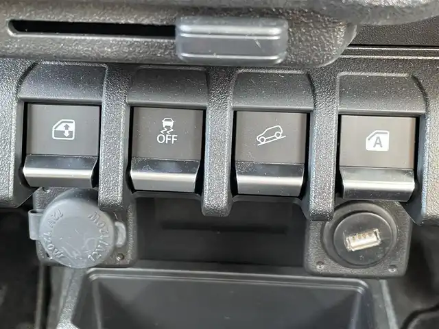 スズキ ジムニー XG 福岡県 2023(令5)年 0.7万km シルキーシルバーメタリック ワンオーナー/ALPINEデジタルインナーミラー/社外ディスプレイオーディオ/（FH-8500DVS)/BT接続/USB接続/CD再生/バックカメラ/アイドリングストップ/社外フロアマット