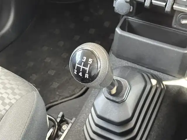 スズキ ジムニー XG 福岡県 2023(令5)年 0.7万km シルキーシルバーメタリック ワンオーナー/ALPINEデジタルインナーミラー/社外ディスプレイオーディオ/（FH-8500DVS)/BT接続/USB接続/CD再生/バックカメラ/アイドリングストップ/社外フロアマット