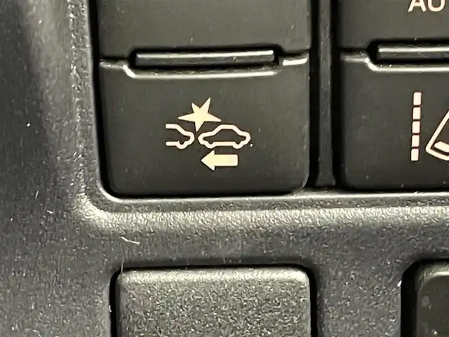 トヨタ ノア ハイブリッド X 群馬県 2020(令2)年 3.5万km ホワイトパールクリスタルシャイン 純正９型ナビ　純正１２．１型フリップダウンモニター　両側パワースライドドア　クルーズコントロール　レーンアシスト　衝突軽減システム　オートマチックハイビーム　横滑り防止　ステアリングスイッチ　禁煙車